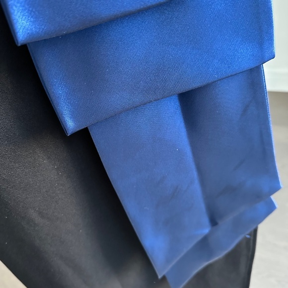 Elegant Black and Blue Strapless Dress - Picture 7 of 14